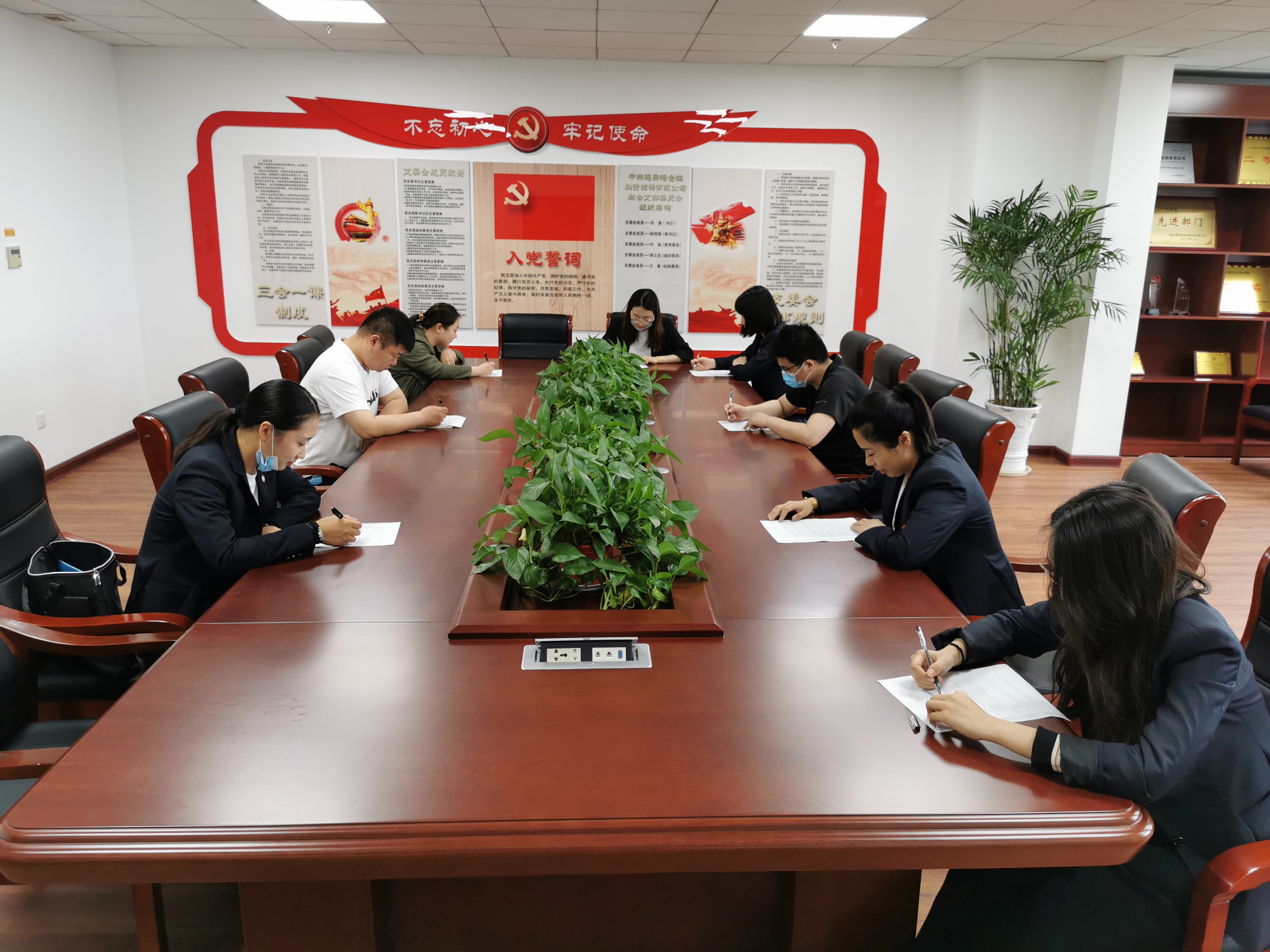 （再担保公司）以赛促学-担保联合党支部开展党史知识竞赛.jpg